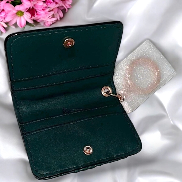Victoria's Secret New PINK Signature Flap Card Case Keychain Wallet Hunter Green - Picture 3 of 7